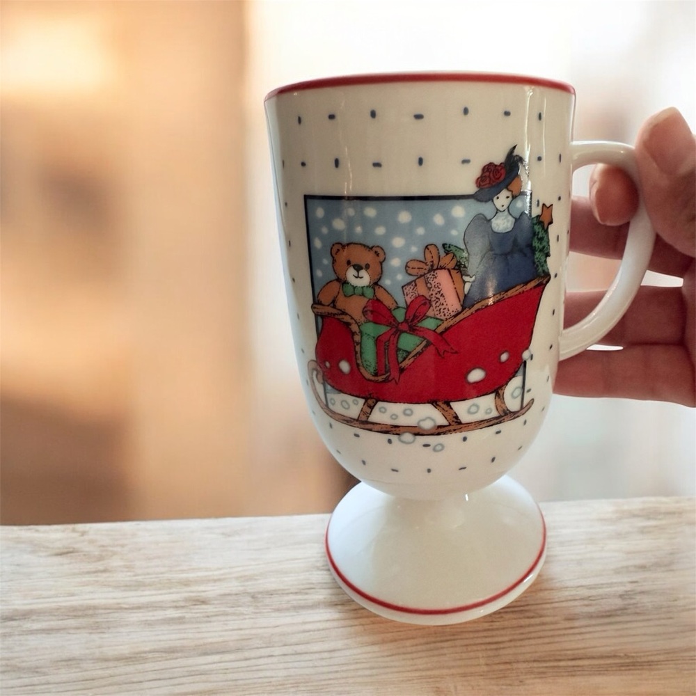 Vintage Mervyn's Old Fashion Pedestal Christmas Mug - Picture 2 of 6